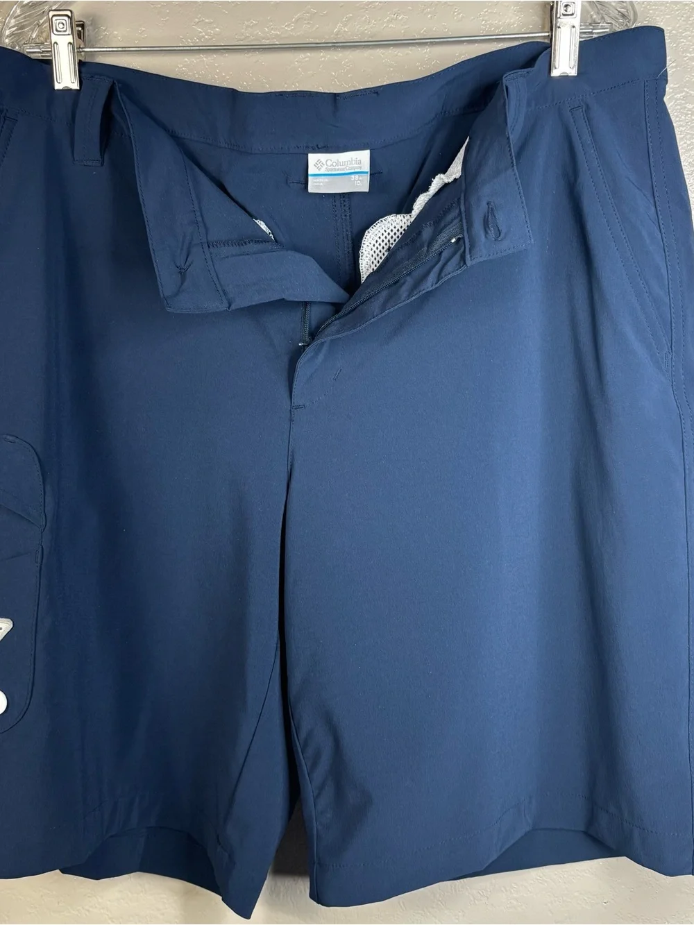 Columbia Navy Blue PFG Cargo Performance Shorts Fish Hike Camp 38”X10” Like New